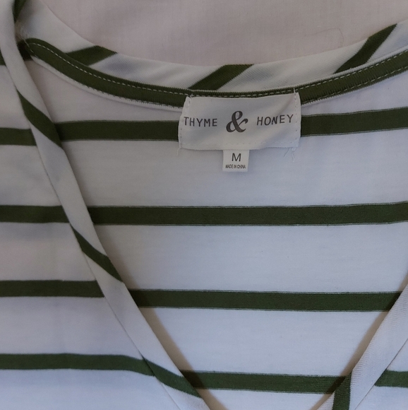 Coastal Casual Thyme & Honey Green Stripe Tee Sz Medium Lightweight Minimalist - Picture 4 of 7